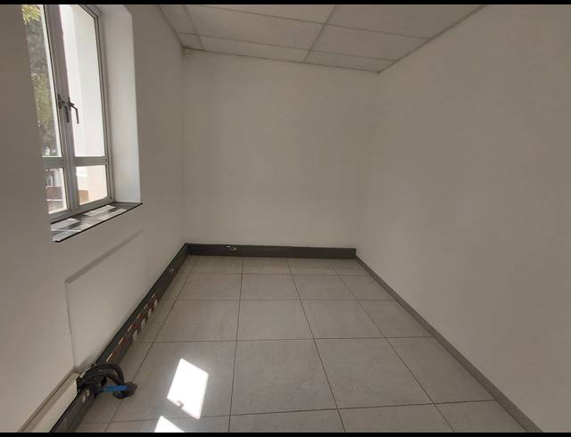 142M² OFFICE TO LET IN BRYANSTON